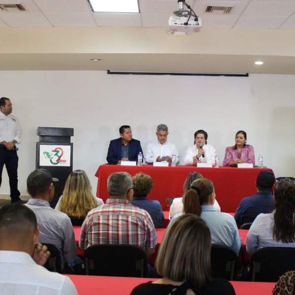 Dignifican gobiernos de México y de Sonora labor de trabajadores de la educación en la entidad